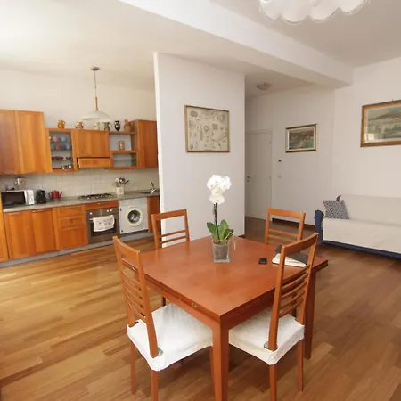 Apartment Casa Marvana 2, Near The Ferry To Cinque Terre *